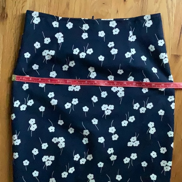 Boden Navy Floral Pencil Skirt 4L - Picture 7 of 8